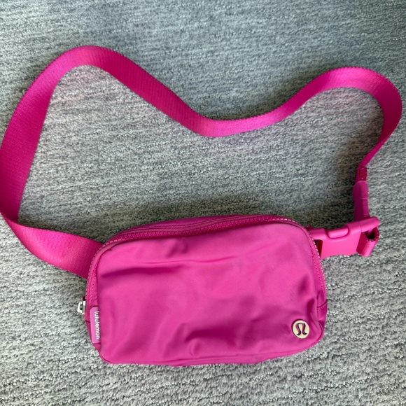 lululemon athletica Handbags - Lululemon Everywhere Belt Bag Sonic Pink